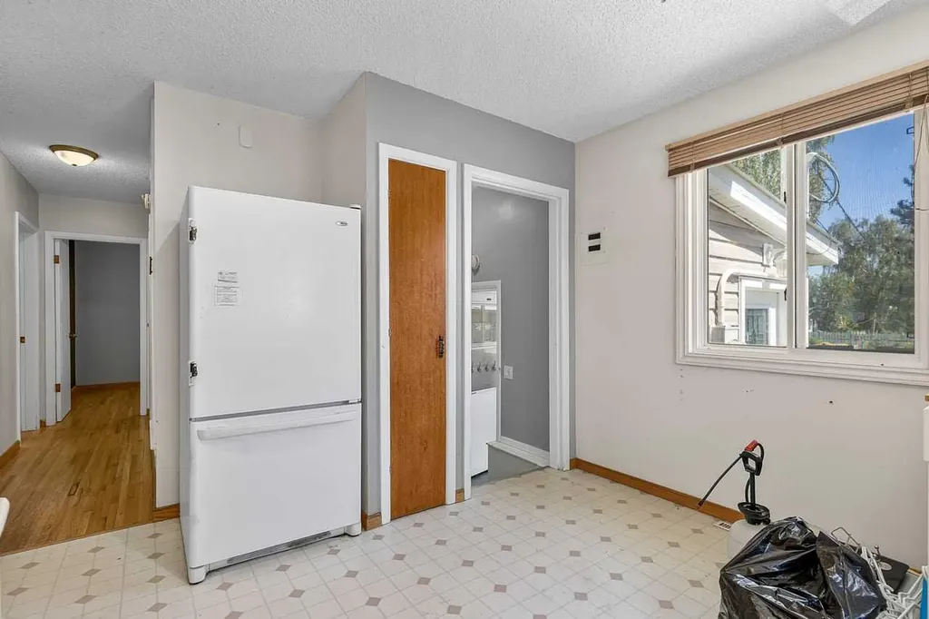 5119 55 Avenue Stavely AB T0L1Z0