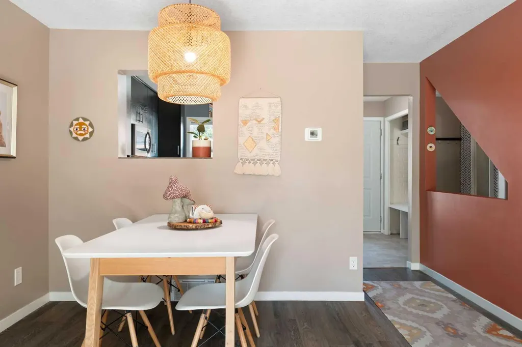 330 Canterbury Drive SW Calgary AB T2W 1H6