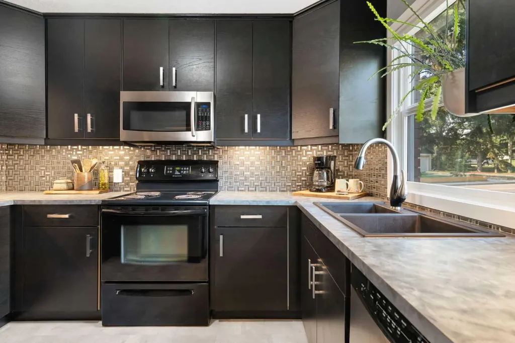 330 Canterbury Drive SW Calgary AB T2W 1H6