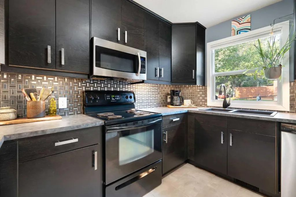 330 Canterbury Drive SW Calgary AB T2W 1H6