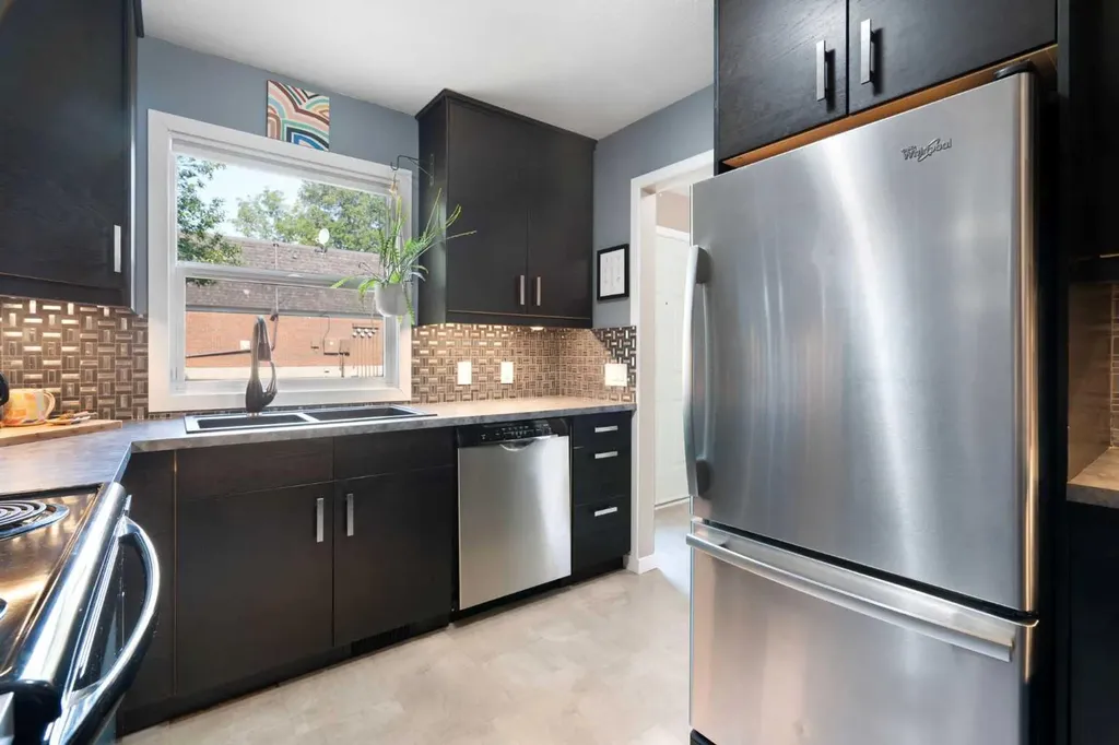 330 Canterbury Drive SW Calgary AB T2W 1H6
