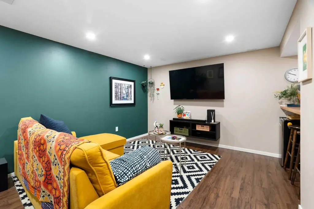 330 Canterbury Drive SW Calgary AB T2W 1H6