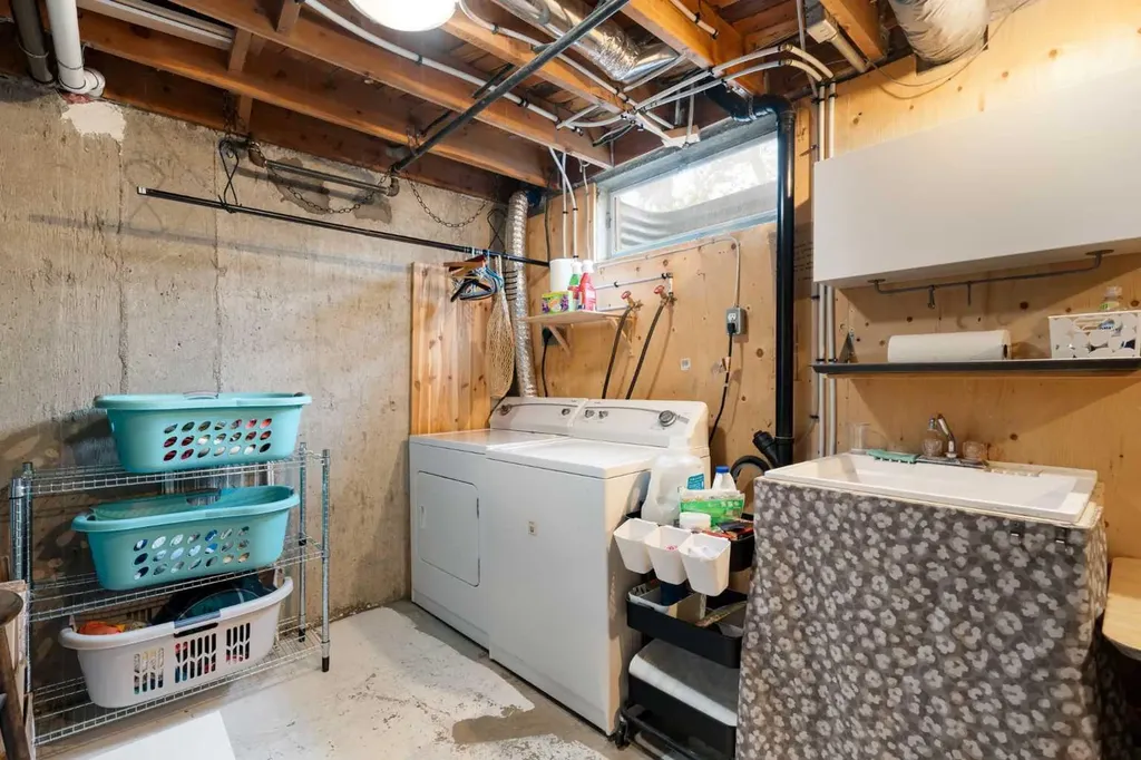 330 Canterbury Drive SW Calgary AB T2W 1H6