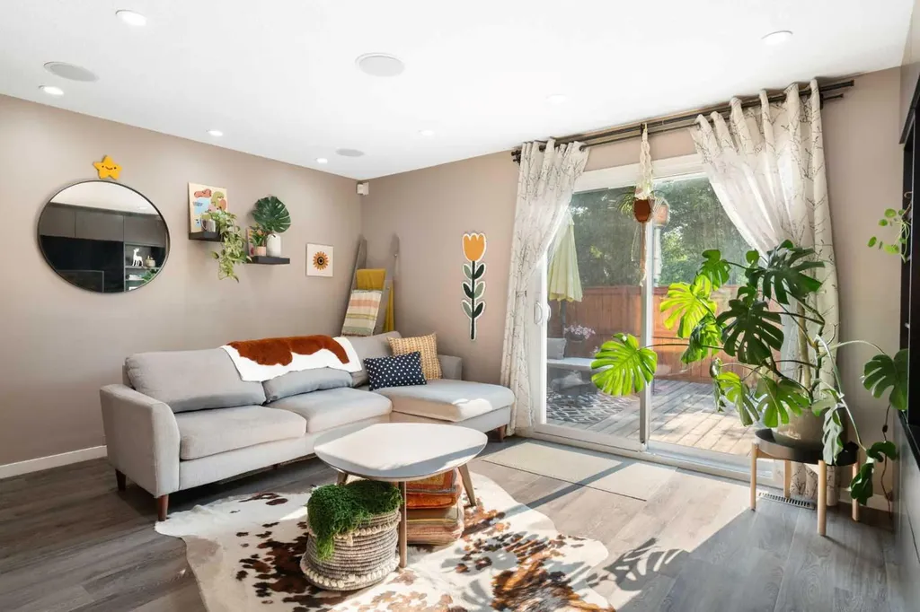 330 Canterbury Drive SW Calgary AB T2W 1H6