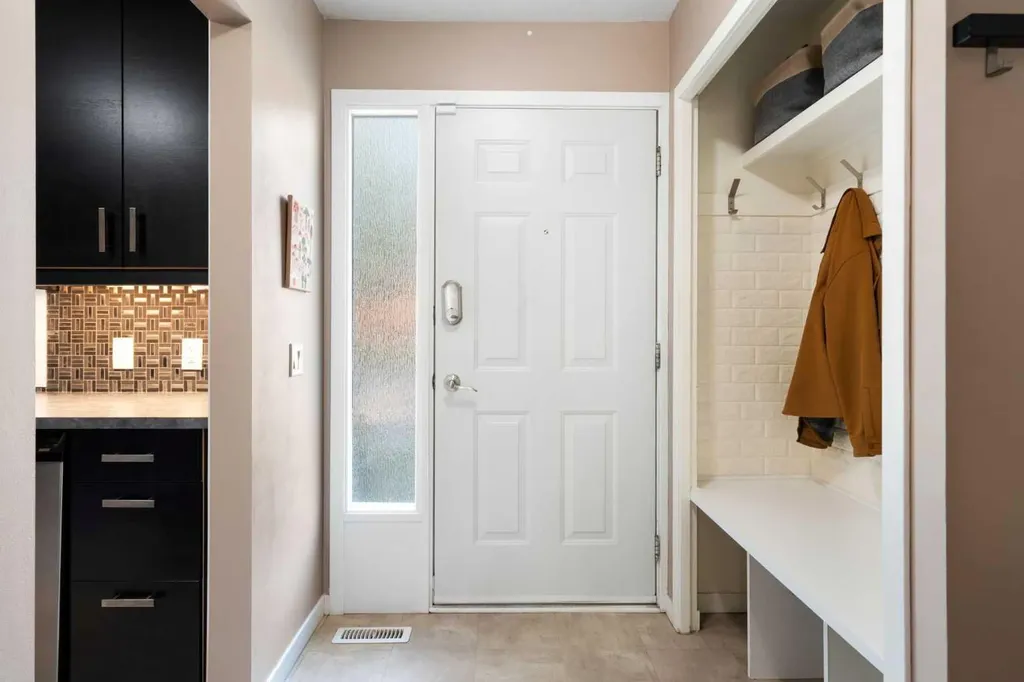 330 Canterbury Drive SW Calgary AB T2W 1H6