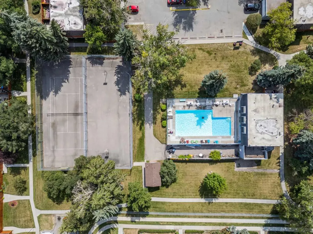 330 Canterbury Drive SW Calgary AB T2W 1H6