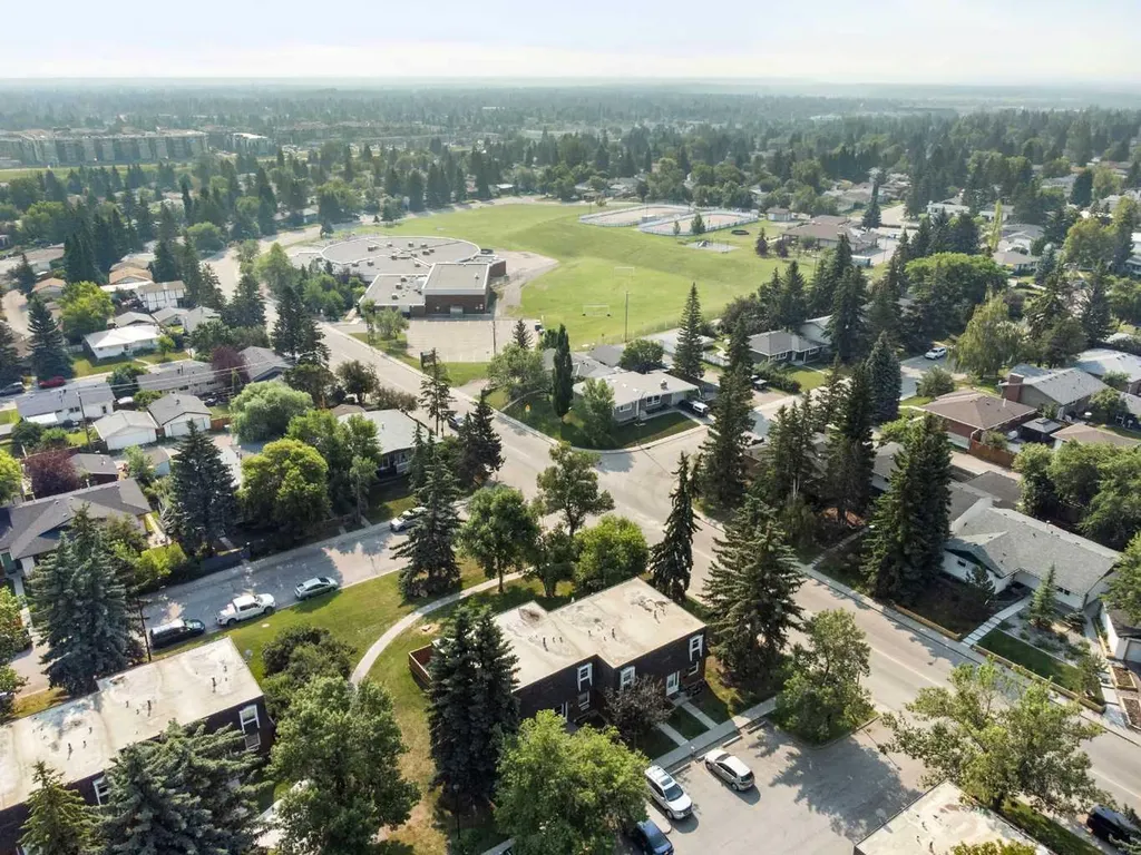 330 Canterbury Drive SW Calgary AB T2W 1H6