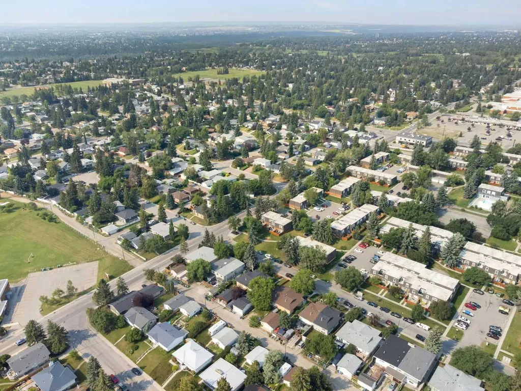 330 Canterbury Drive SW Calgary AB T2W 1H6