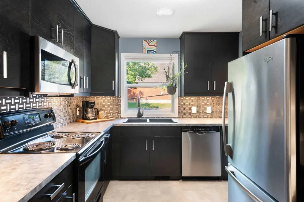 330 Canterbury Drive SW Calgary AB T2W 1H6