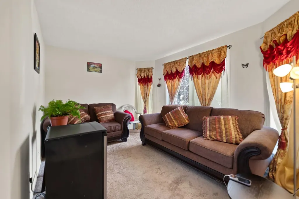 221 Tarington Close NE Calgary AB T3J3V7
