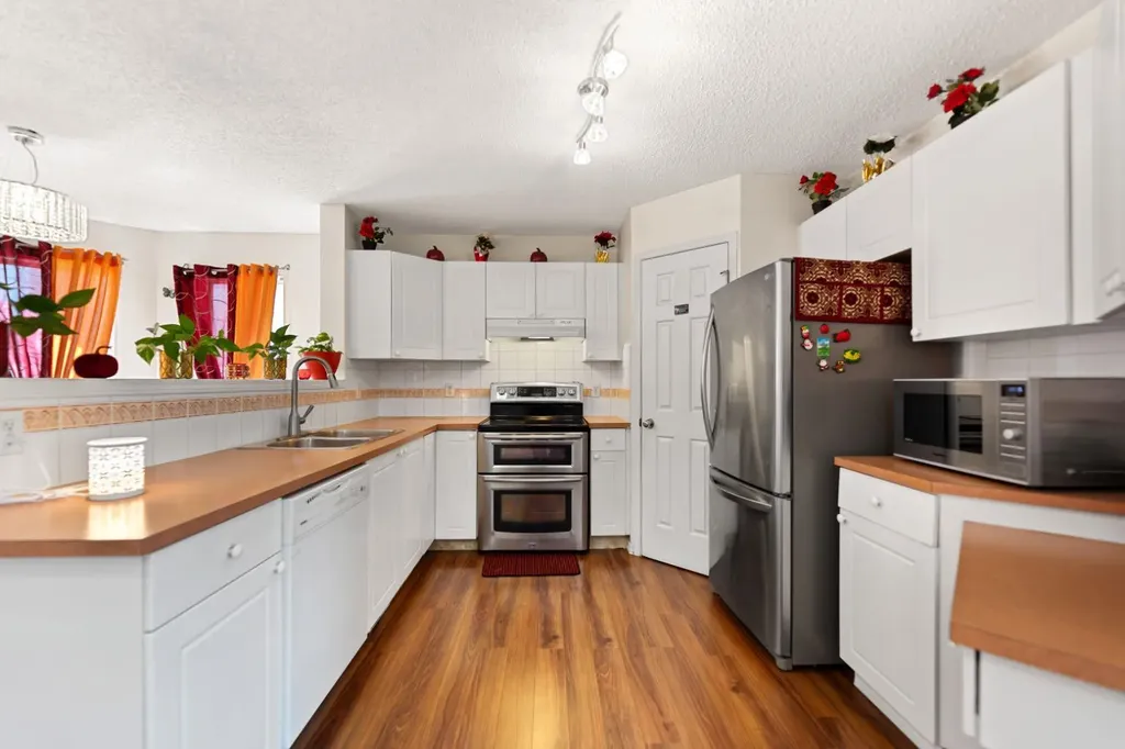 221 Tarington Close NE Calgary AB T3J3V7