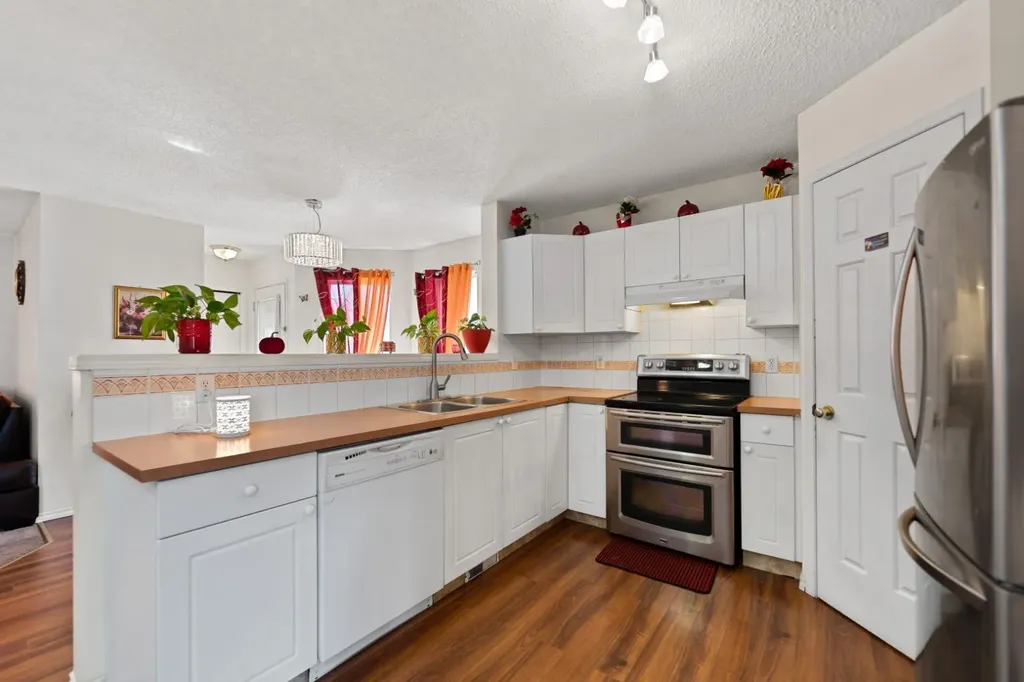 221 Tarington Close NE Calgary AB T3J3V7