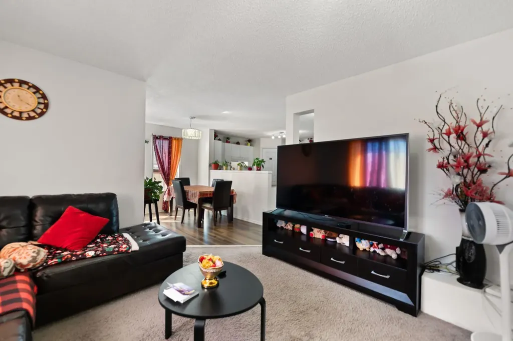 221 Tarington Close NE Calgary AB T3J3V7