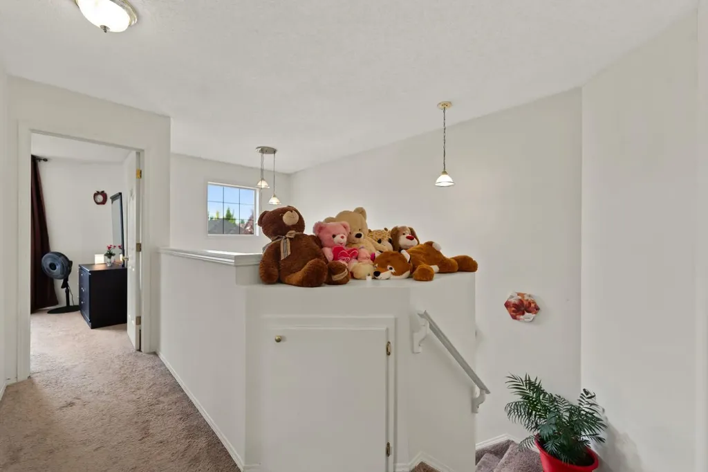 221 Tarington Close NE Calgary AB T3J3V7