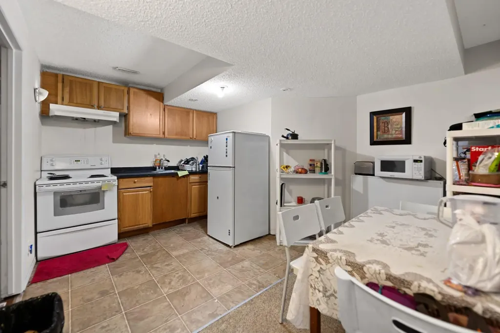 221 Tarington Close NE Calgary AB T3J3V7