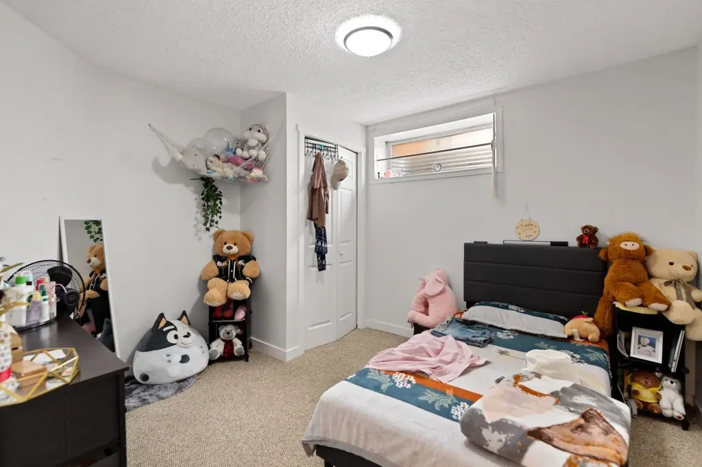 221 Tarington Close NE Calgary AB T3J3V7