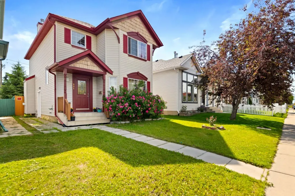 221 Tarington Close NE Calgary AB T3J3V7