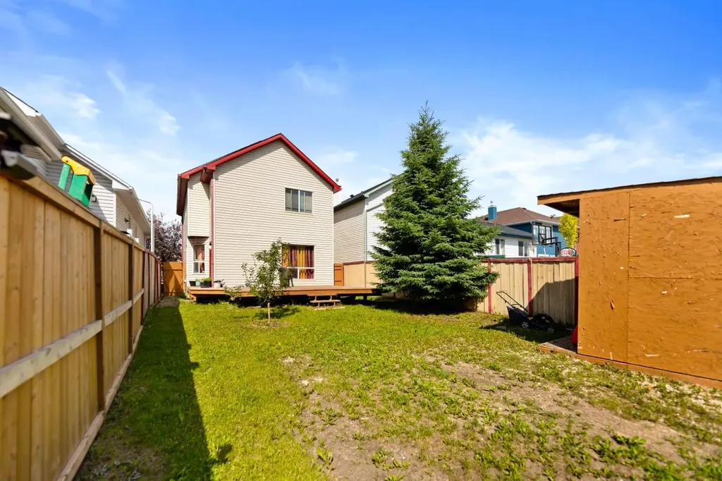 221 Tarington Close NE Calgary AB T3J3V7