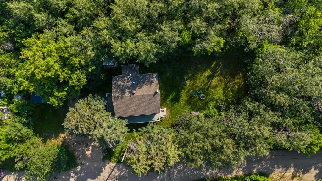 114 Red Wing Crescent Tillicum Beach AB T4V 2M9