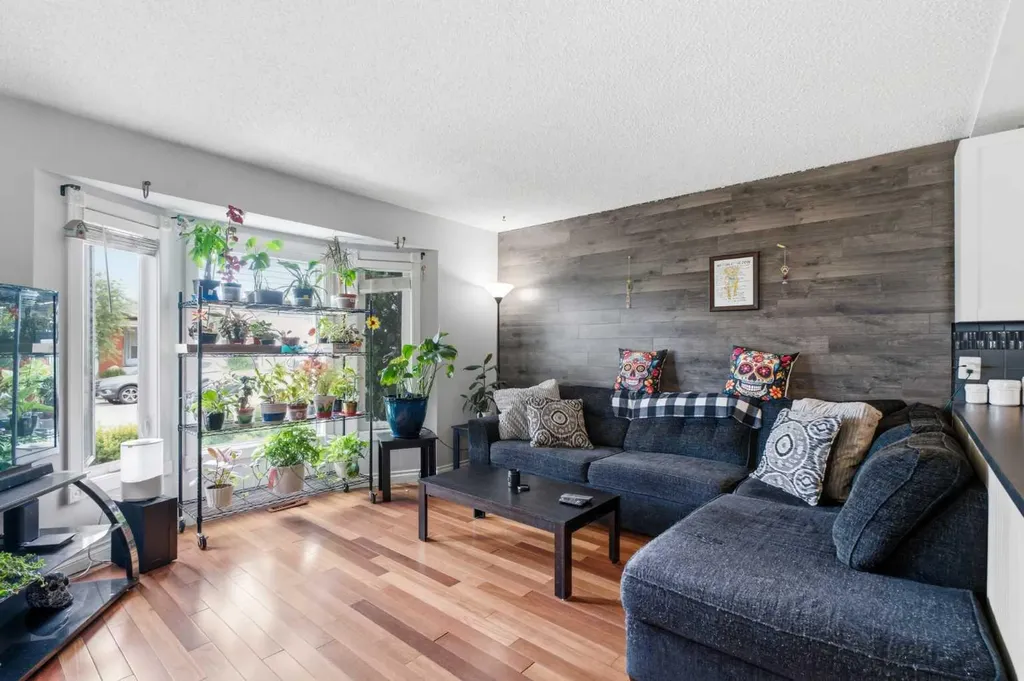 4227 49 Street Calgary AB T1Y 4T6