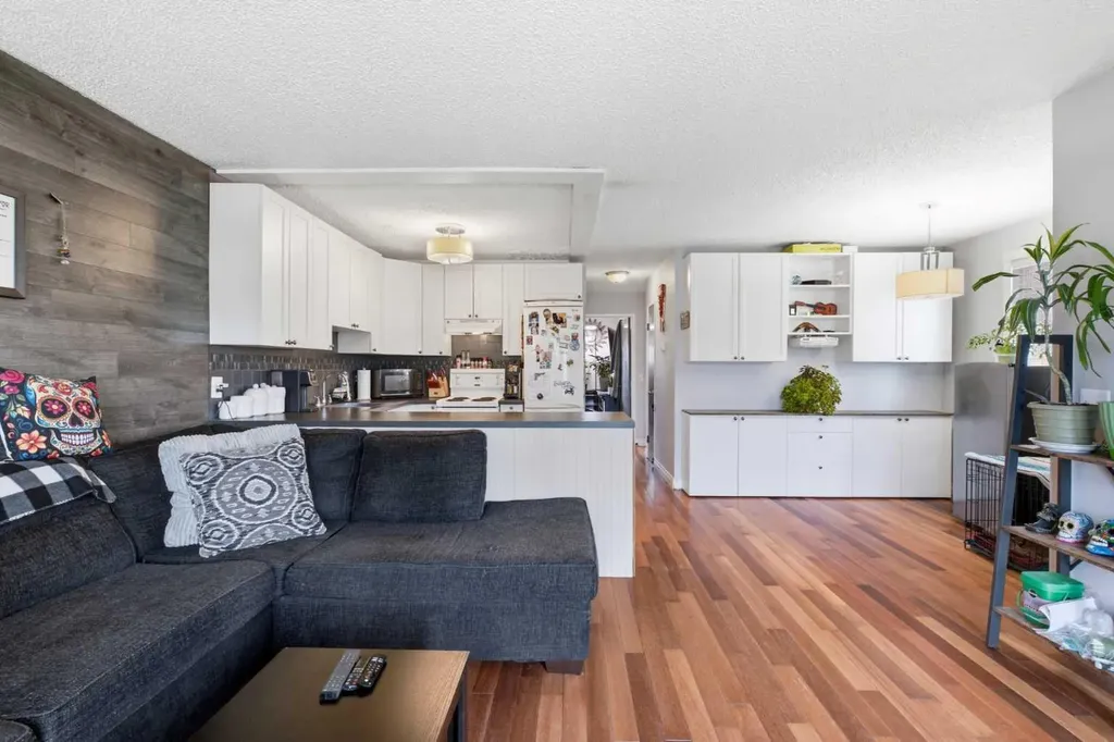 4227 49 Street Calgary AB T1Y 4T6
