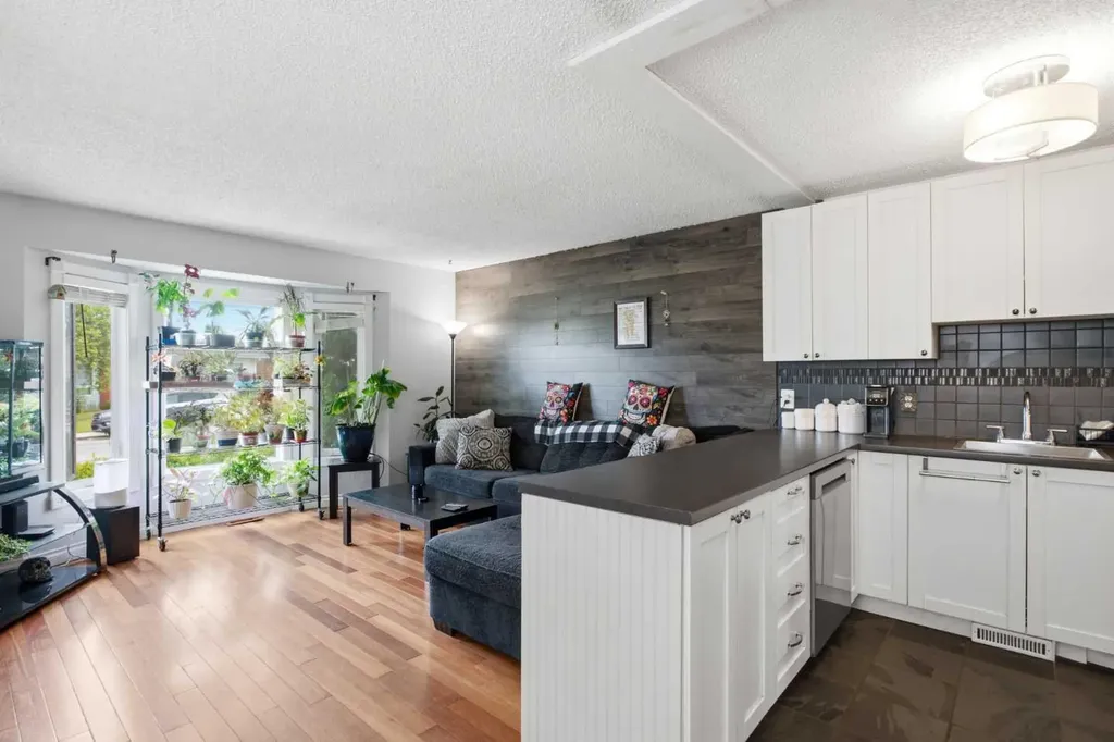 4227 49 Street Calgary AB T1Y 4T6