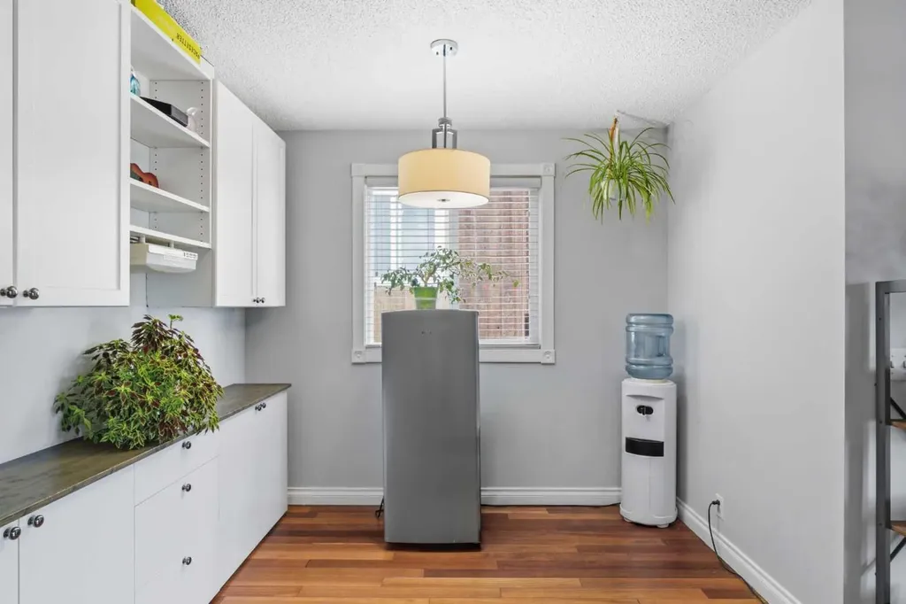 4227 49 Street Calgary AB T1Y 4T6