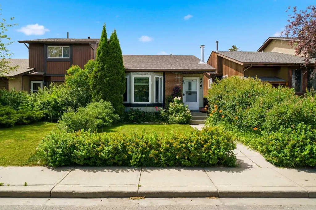 4227 49 Street Calgary AB T1Y 4T6