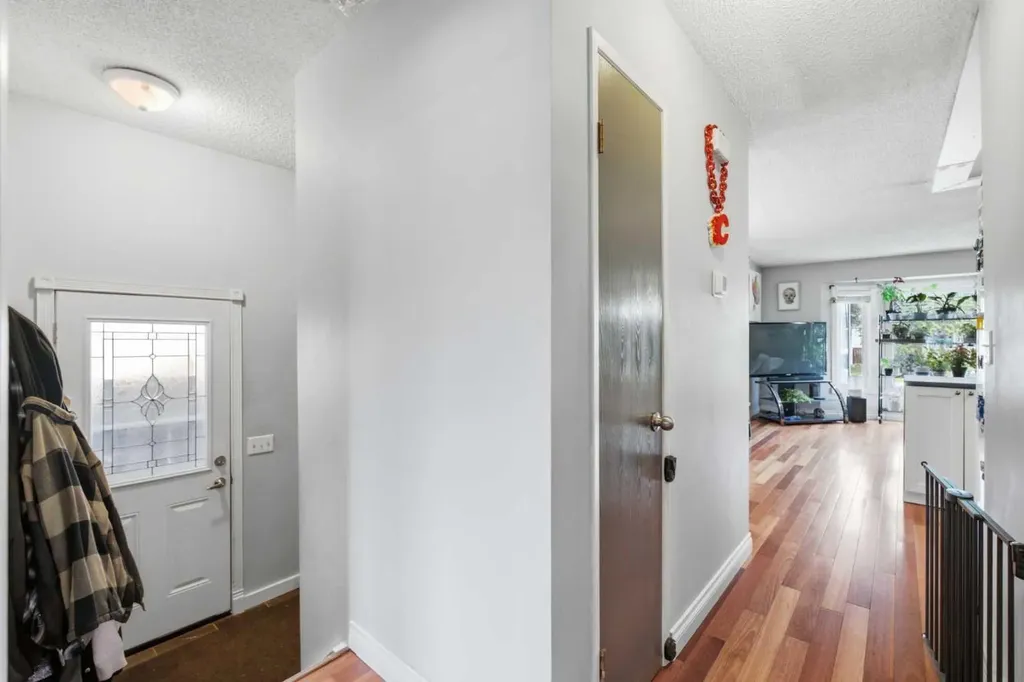4227 49 Street Calgary AB T1Y 4T6