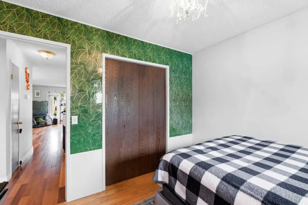 4227 49 Street Calgary AB T1Y 4T6