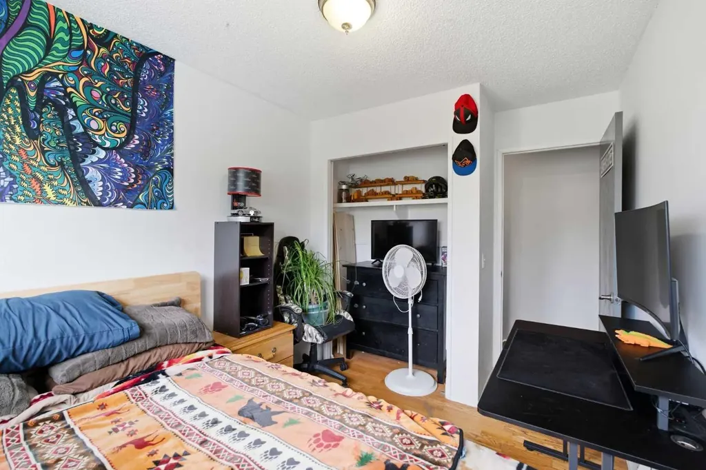 4227 49 Street Calgary AB T1Y 4T6