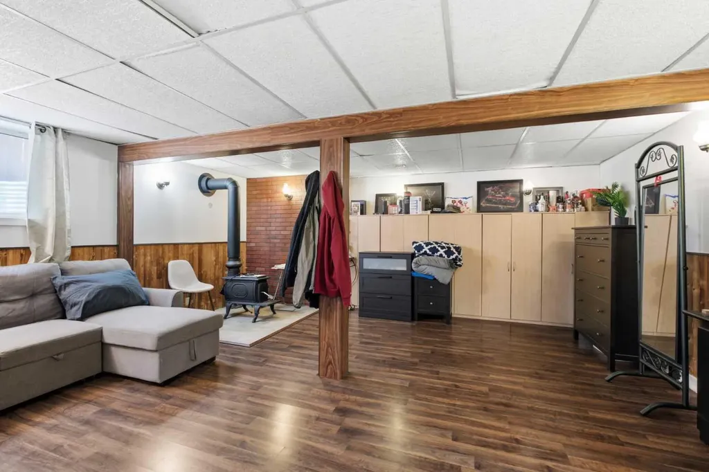 4227 49 Street Calgary AB T1Y 4T6