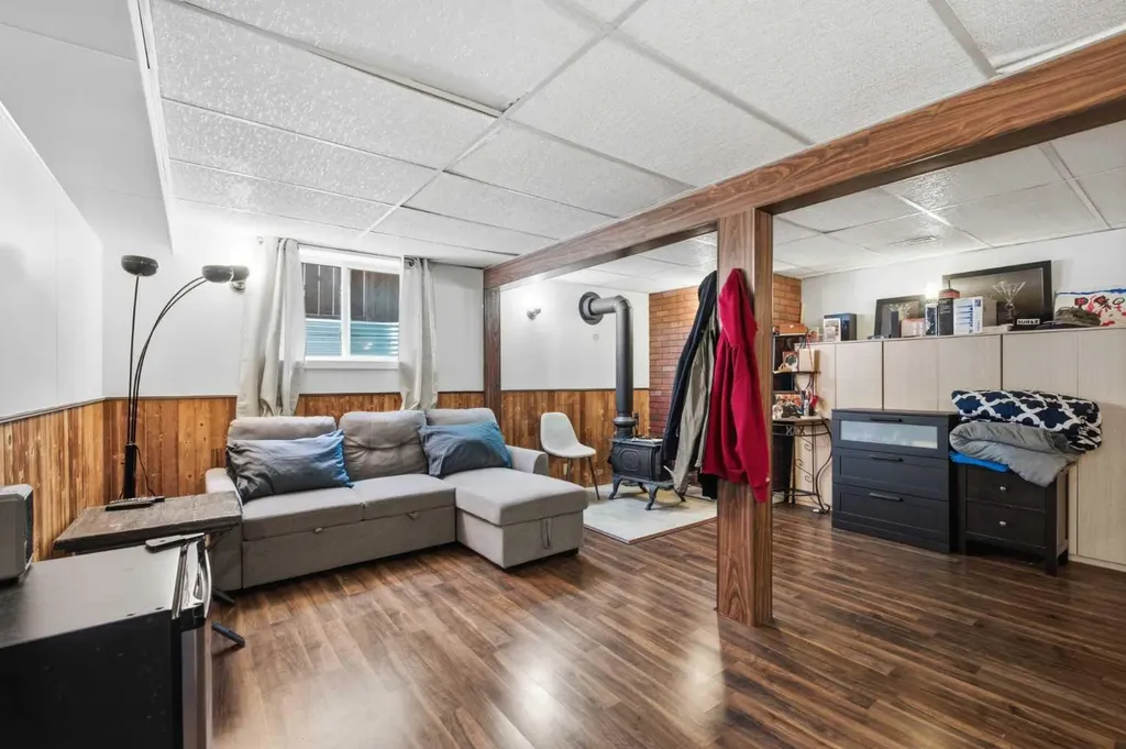 4227 49 Street Calgary AB T1Y 4T6