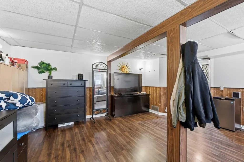 4227 49 Street Calgary AB T1Y 4T6