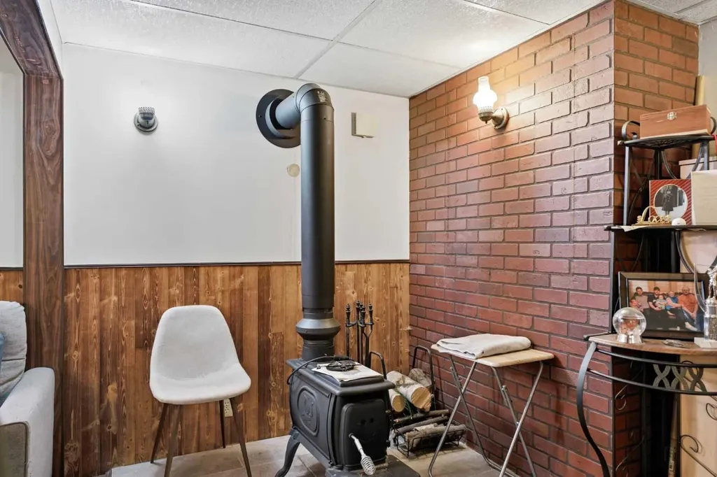 4227 49 Street NE Calgary AB T1Y 4T6