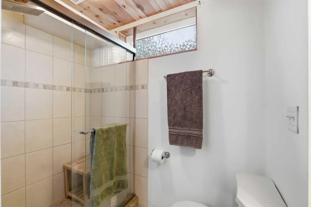 4227 49 Street Calgary AB T1Y 4T6