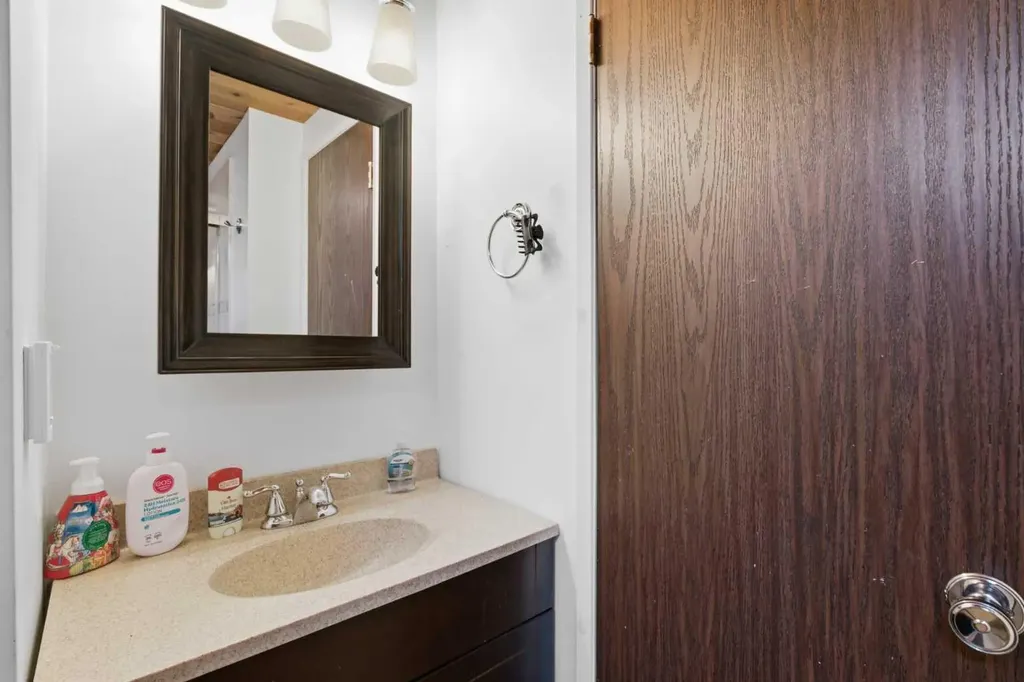 4227 49 Street Calgary AB T1Y 4T6