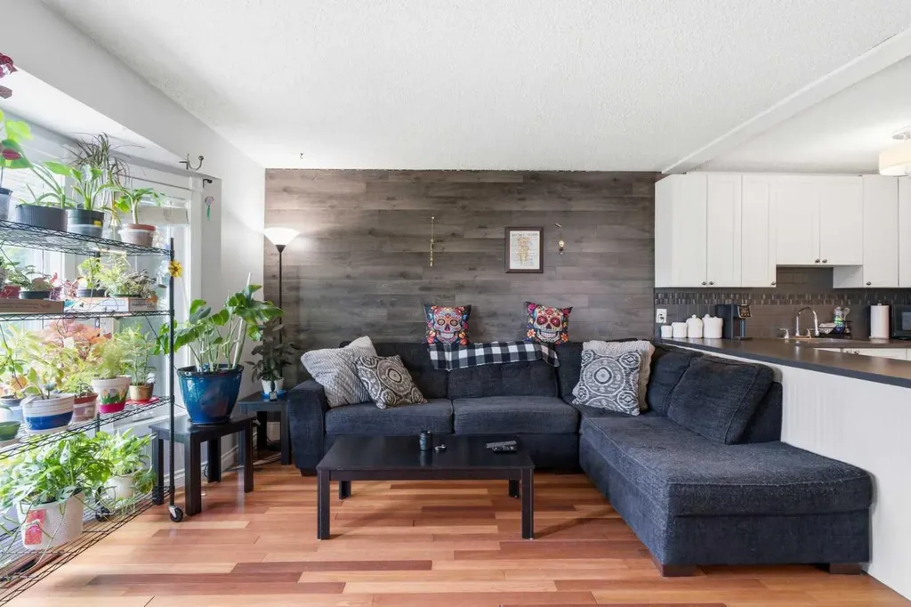 4227 49 Street Calgary AB T1Y 4T6