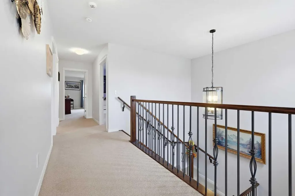 7 Auburn Crest Way SE Calgary AB T3M 1T8