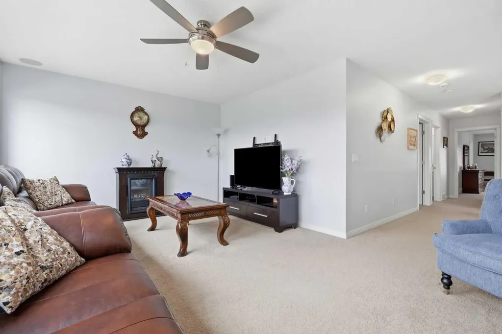 7 Auburn Crest Way SE Calgary AB T3M 1T8