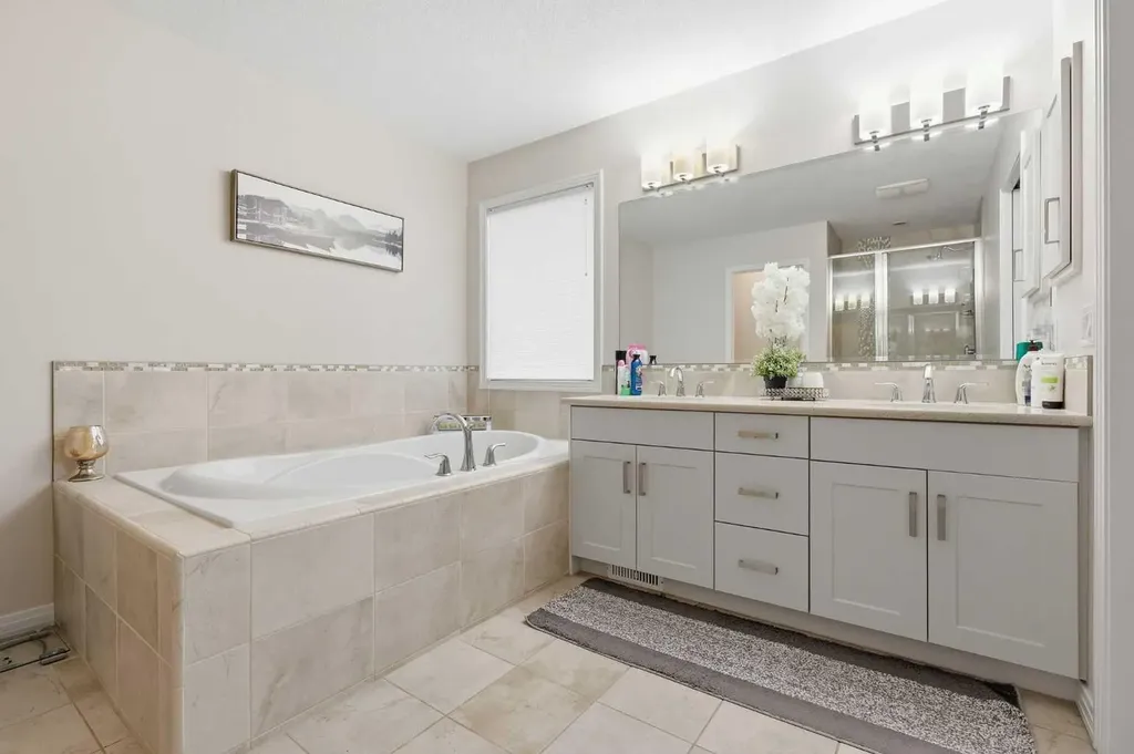 7 Auburn Crest Way SE Calgary AB T3M 1T8
