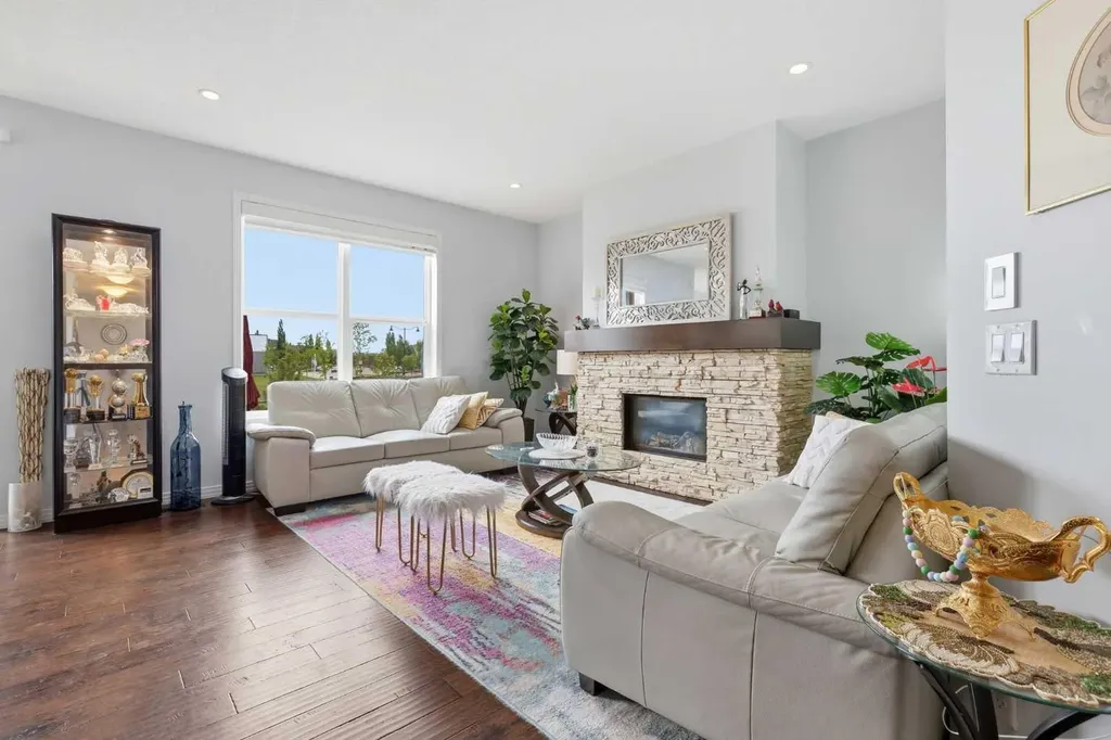 7 Auburn Crest Way SE Calgary AB T3M 1T8