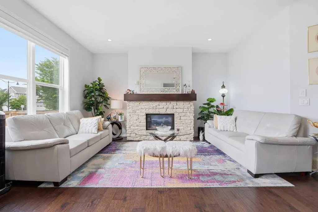 7 Auburn Crest Way SE Calgary AB T3M 1T8