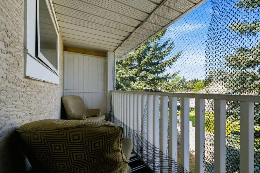 388 Sandarac Drive NW Calgary AB T3K 4E3