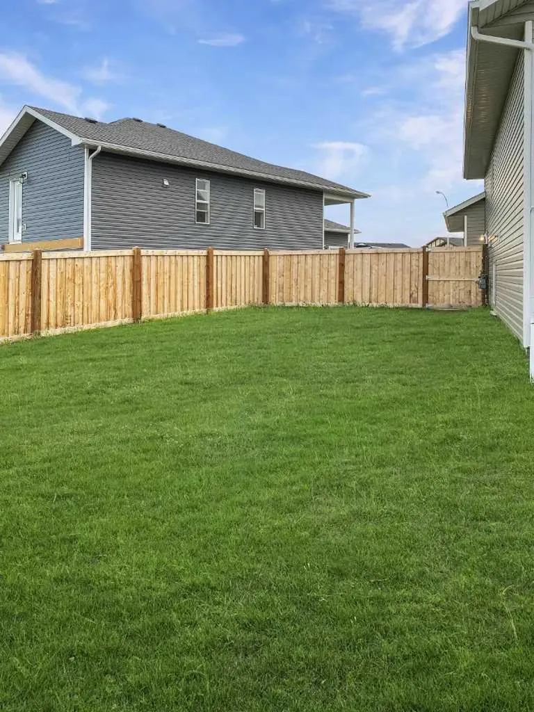9717 112 Avenue Clairmont AB T8X5C2