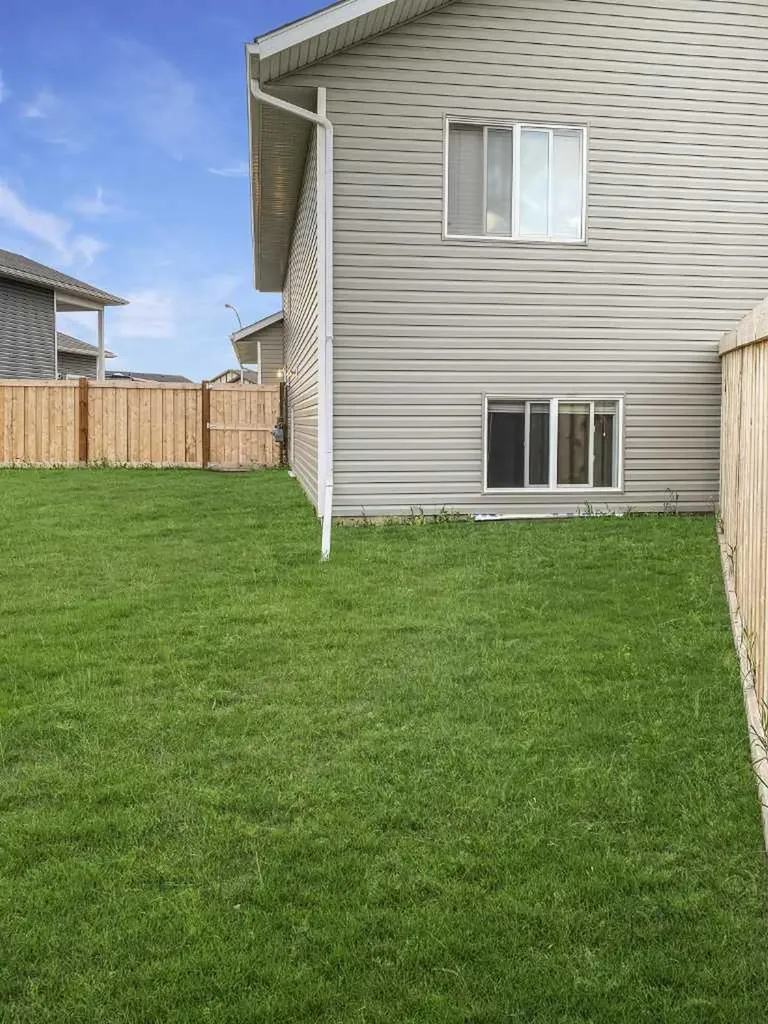 9717 112 Avenue Clairmont AB T8X5C2