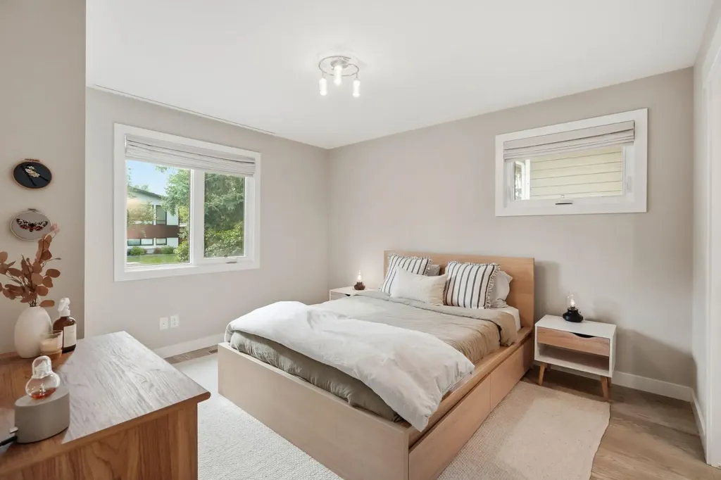 2924 Lathom Crescent SW Calgary AB T3E 5W7