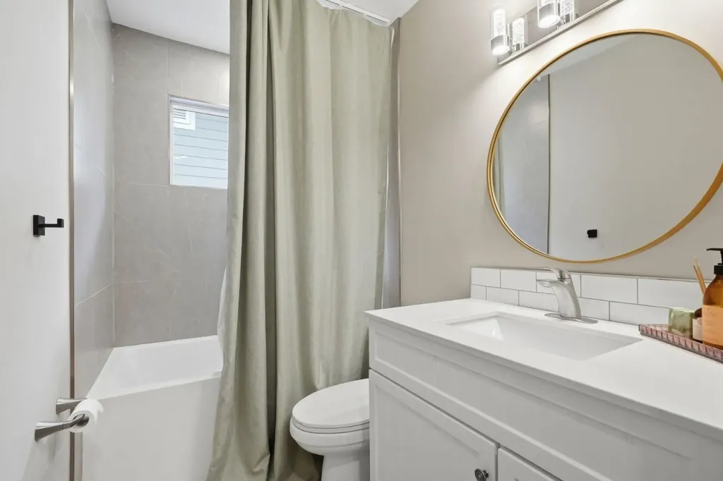 2924 Lathom Crescent SW Calgary AB T3E 5W7