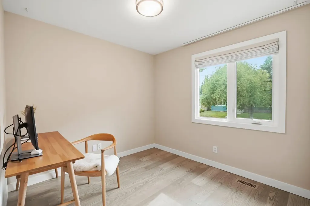 2924 Lathom Crescent SW Calgary AB T3E 5W7