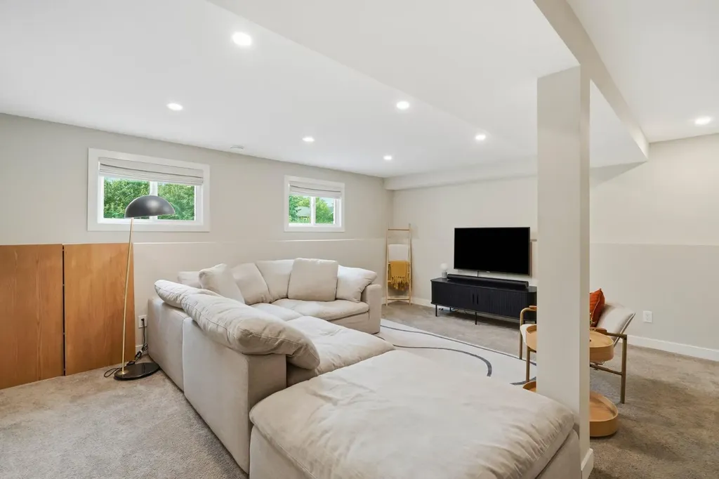 2924 Lathom Crescent SW Calgary AB T3E 5W7